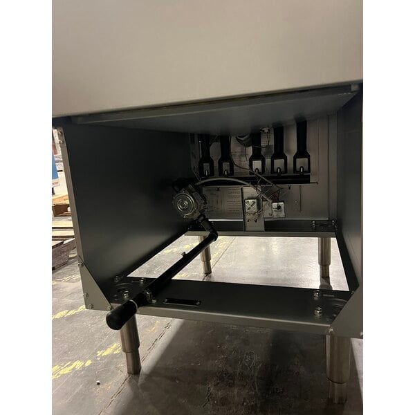 Scratch and Dent Avantco F5-ES-N 65-70 lb. Natural Gas Stainless Steel Floor Fryer - 100,000 BTU