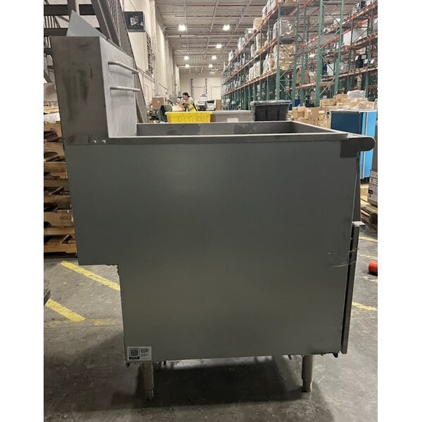 Scratch and Dent Avantco F5-ES-N 65-70 lb. Natural Gas Stainless Steel Floor Fryer - 100,000 BTU