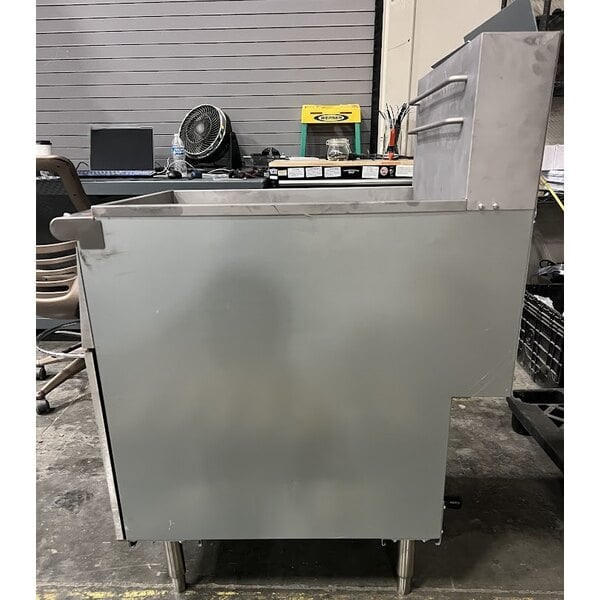 Scratch and Dent Avantco F5-ES-N 65-70 lb. Natural Gas Stainless Steel Floor Fryer - 100,000 BTU