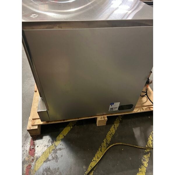 Scratch and Dent Cooking Performance Group FGC-100-N Single Deck Standard Depth Full Size Natural Gas Convection Oven with Legs - 54,000 BTU