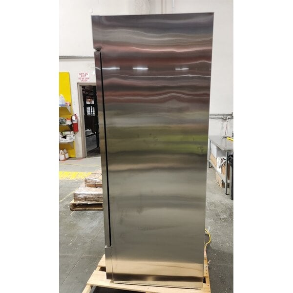 Scratch and Dent Avantco A Plus AP-23R 27 1/2" Stainless Steel Solid Door Reach-In Refrigerator