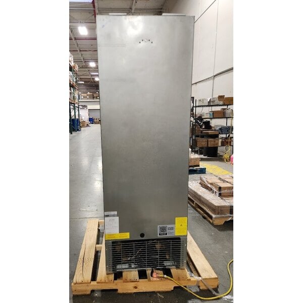 Scratch and Dent Avantco A Plus AP-23R 27 1/2" Stainless Steel Solid Door Reach-In Refrigerator