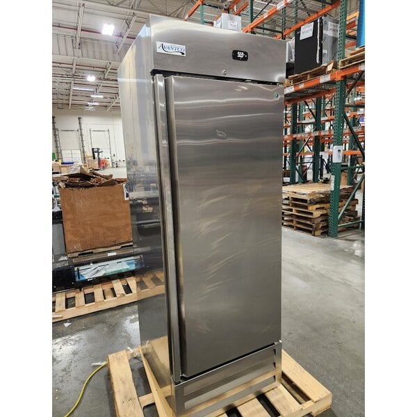 Scratch and Dent Avantco A Plus AP-23R 27 1/2" Stainless Steel Solid Door Reach-In Refrigerator