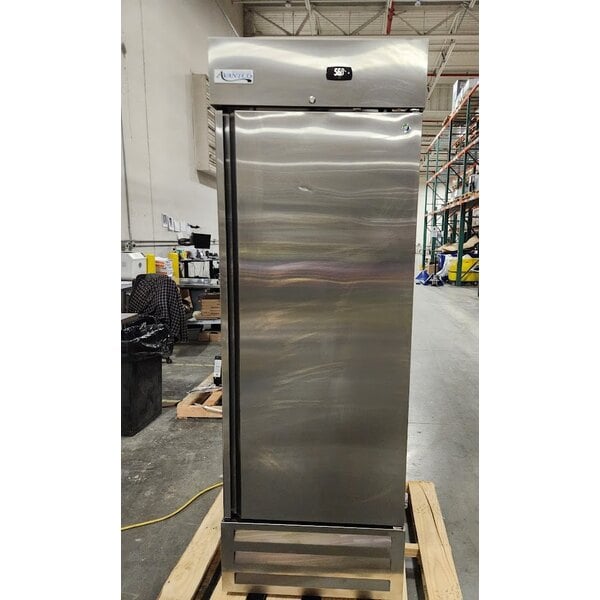 Scratch and Dent Avantco A Plus AP-23R 27 1/2" Stainless Steel Solid Door Reach-In Refrigerator