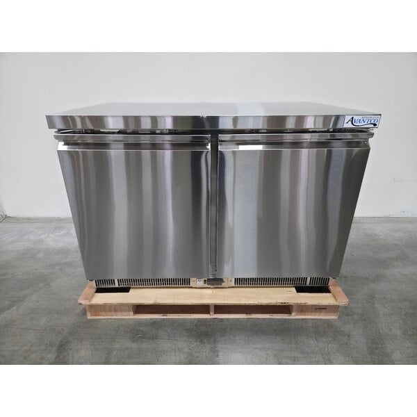 Scratch and Dent Avantco ZUC-48R-HC 48" Front Breathing Undercounter Refrigerator