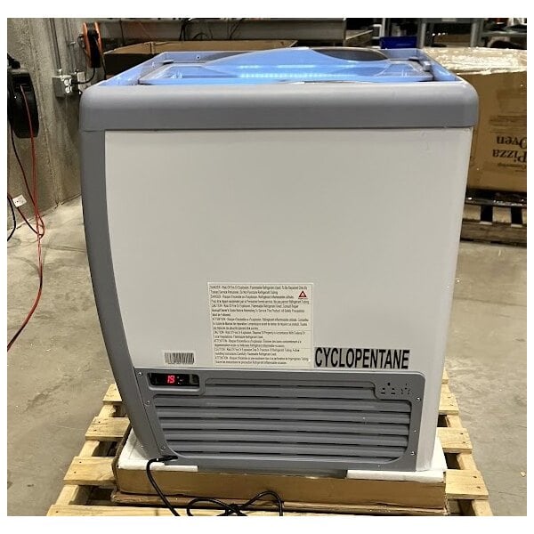 Scratch and Dent Avantco ADC-GEL-4C 26" Customizable Four Pan Gelato Dipping Cabinet with Curved Sneeze Guard and Pans