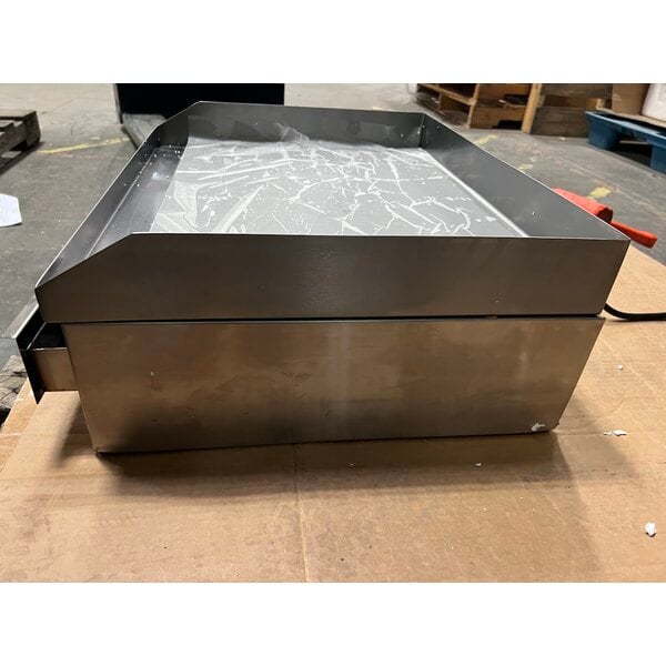 Scratch and Dent Vollrath 40716 Cayenne 24" Thermostatic Electric Griddle 220V