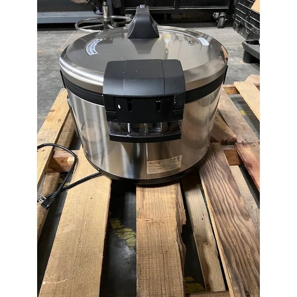 Scratch and Dent Avantco RCSB90 90 Cup (45 Cup Raw) Digital Electric Rice Cooker / Warmer with Hinged Lid - 240V, 2,500W