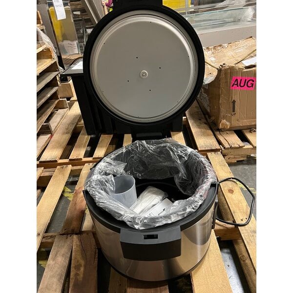 Scratch and Dent Avantco RCSB90 90 Cup (45 Cup Raw) Digital Electric Rice Cooker / Warmer with Hinged Lid - 240V, 2,500W