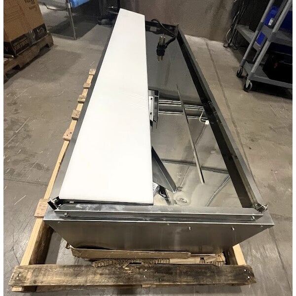 Scratch and Dent Avantco STE-5S Five Pan Open Well Electric Steam Table with Undershelf - 208/240V, 3750W