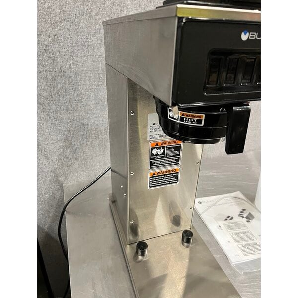 Scratch and Dent Bunn 23001.0000 CW15-APS Pourover Airpot Coffee Brewer - 120V