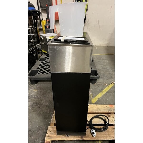 Scratch and Dent Bunn 33200.0010 VPR-APS Pourover Airpot Coffee Brewer - 120V