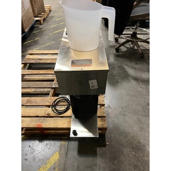 Scratch and Dent Bunn 33200.0010 VPR-APS Pourover Airpot Coffee Brewer - 120V