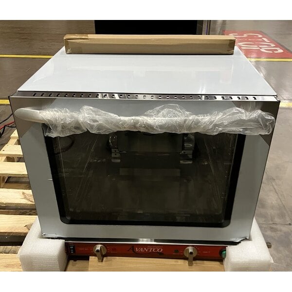 Scratch and Dent Avantco CO-32M Half Size Countertop Convection Oven with Moisture Injection, 2.3 cu. ft. - 208/240V, 2100/2800W