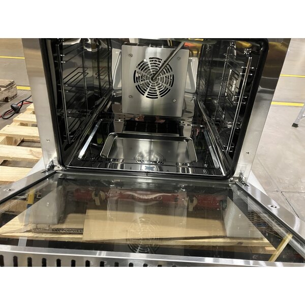 Scratch and Dent Avantco CO-32M Half Size Countertop Convection Oven with Moisture Injection, 2.3 cu. ft. - 208/240V, 2100/2800W