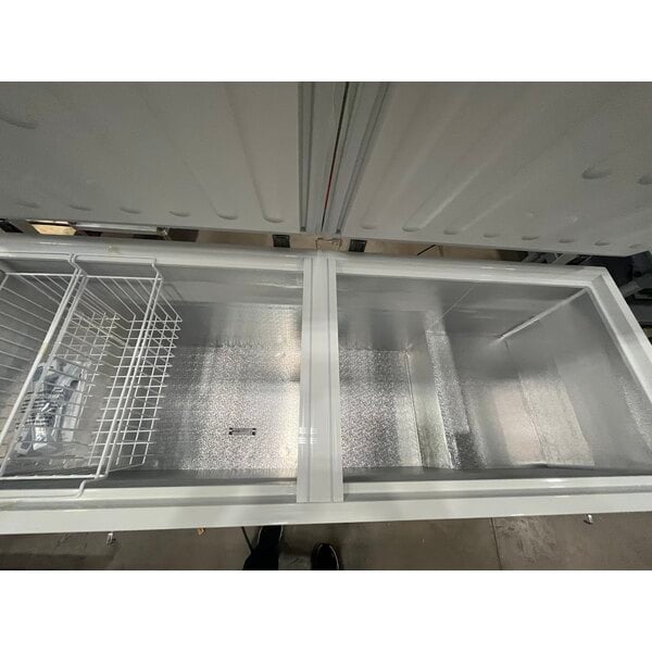 Scratch and Dent Galaxy CF25HC Commercial Chest Freezer - 23.6 cu.ft.