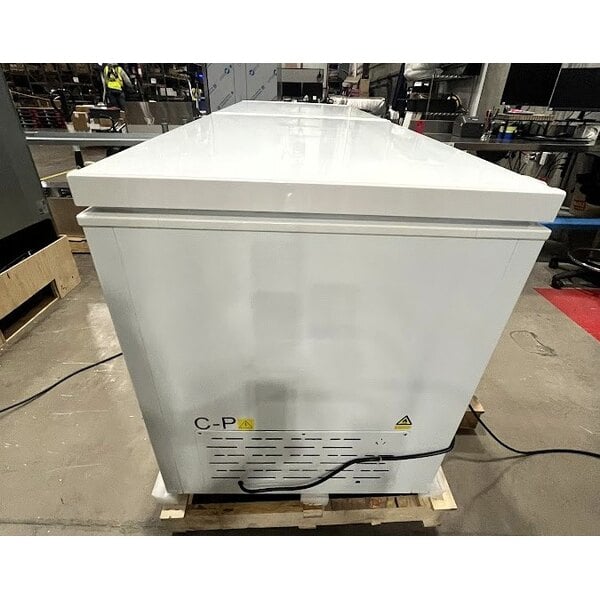 Scratch and Dent Galaxy CF25HC Commercial Chest Freezer - 23.6 cu.ft.