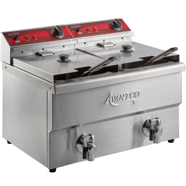 Scratch and Dent Avantco F202 30 lb. Dual Tank Medium-Duty Electric Countertop Fryer - 208-240V, 5400/7200W