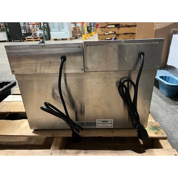Scratch and Dent Avantco F202 30 lb. Dual Tank Medium-Duty Electric Countertop Fryer - 208-240V, 5400/7200W