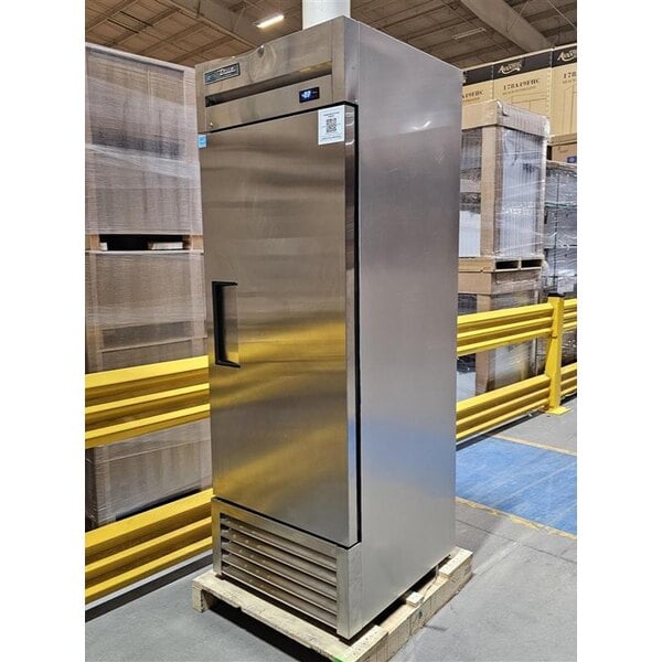 Scratch and Dent True T-23F-HC 27" Solid Door Reach-In Freezer