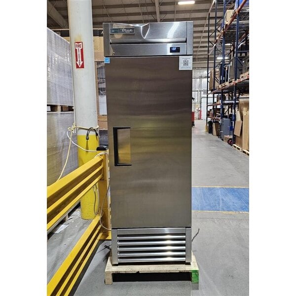 Scratch and Dent True T-23F-HC 27" Solid Door Reach-In Freezer