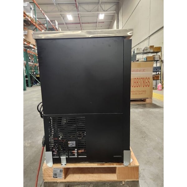 Scratch and Dent Avantco UDD-72-HC (2) Double Tap Kegerator Beer Dispenser - Black, (3) 1/2 Keg Capacity