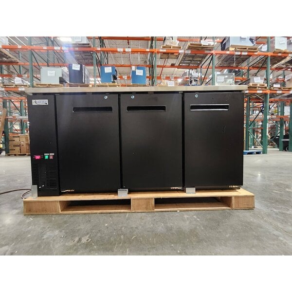 Scratch and Dent Avantco UDD-72-HC (2) Double Tap Kegerator Beer Dispenser - Black, (3) 1/2 Keg Capacity