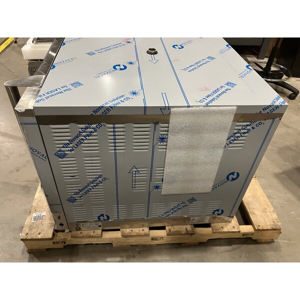 Scratch and Dent Moffat E32D5-2P Turbofan Single Deck Full Size Electric Digital Convection Oven with Steam Injection - 208V, 1 Phase, 5.8 kW