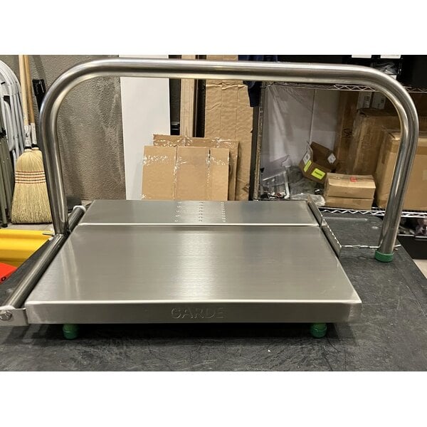 Scratch and Dent Garde CHEESBLK Large Cheese Blocker