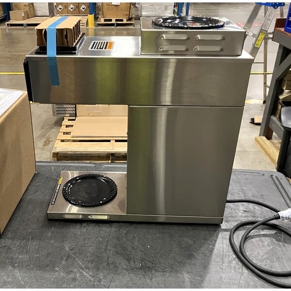 Scratch and Dent Bunn 13300.0002 VP17-2 SS Low Profile Pourover Coffee Brewer with 2 Warmers