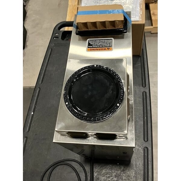 Scratch and Dent Bunn 13300.0002 VP17-2 SS Low Profile Pourover Coffee Brewer with 2 Warmers