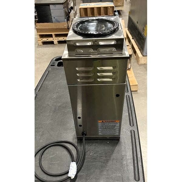 Scratch and Dent Bunn 13300.0002 VP17-2 SS Low Profile Pourover Coffee Brewer with 2 Warmers