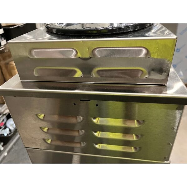 Scratch and Dent Bunn 13300.0002 VP17-2 SS Low Profile Pourover Coffee Brewer with 2 Warmers