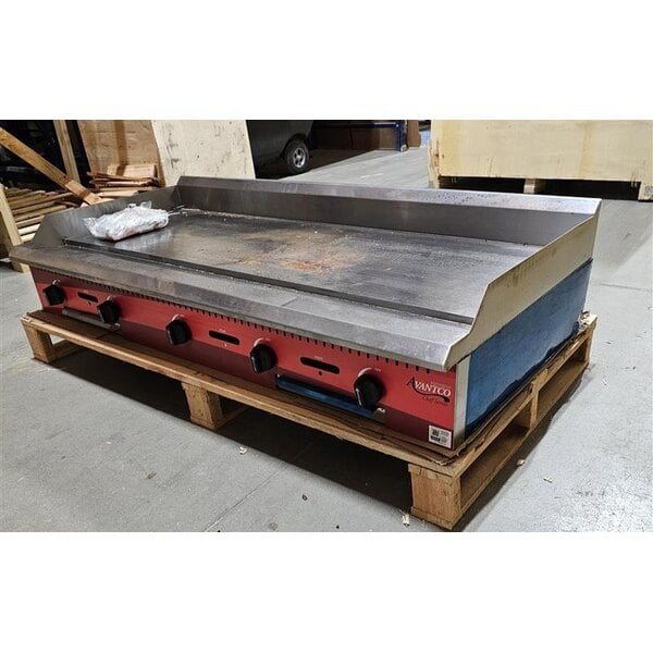 Scratch and Dent Avantco Chef Series CAG-60-MG 60" Countertop Gas Griddle with Manual Controls - 150,000 BTU