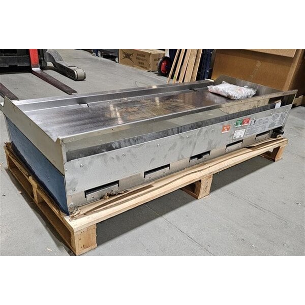Scratch and Dent Avantco Chef Series CAG-60-MG 60" Countertop Gas Griddle with Manual Controls - 150,000 BTU