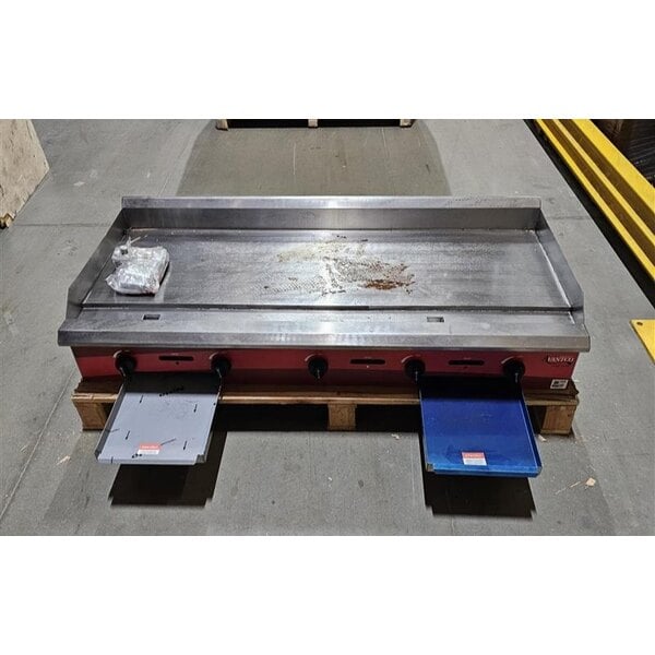Scratch and Dent Avantco Chef Series CAG-60-MG 60" Countertop Gas Griddle with Manual Controls - 150,000 BTU