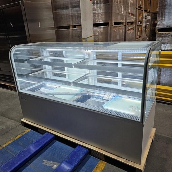 Scratch and Dent Avantco BC-72-HC 72" Curved Glass White Refrigerated Bakery Display Case