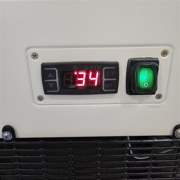 Scratch and Dent Avantco BC-72-HC 72" Curved Glass White Refrigerated Bakery Display Case