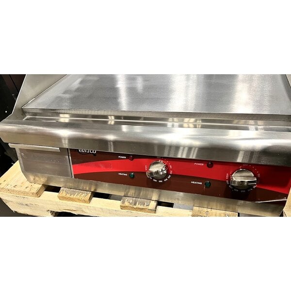 Scratch and Dent Avantco EG24N 24" Electric Countertop Griddle - 208/240V, 2675W-3560W