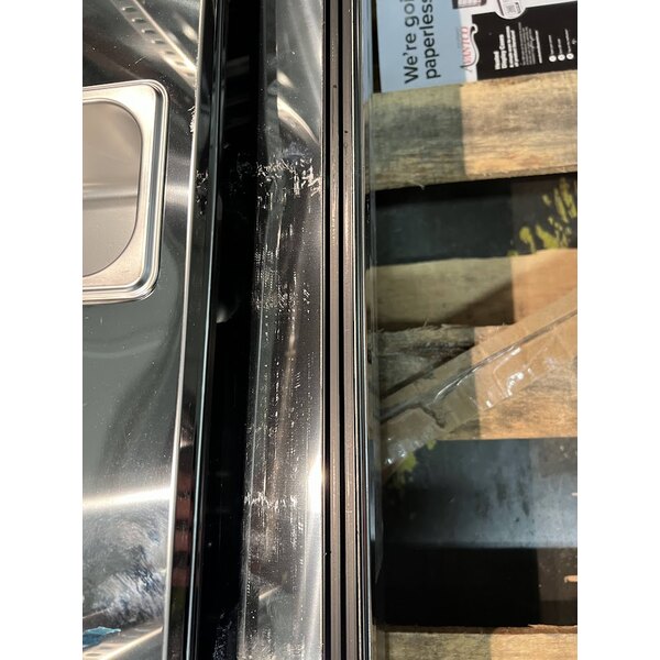 Scratch and Dent Avantco HDC-26 26" Self/Full Service 3 Shelf Countertop Heated Display Case with Sliding Doors - 120V, 1580W