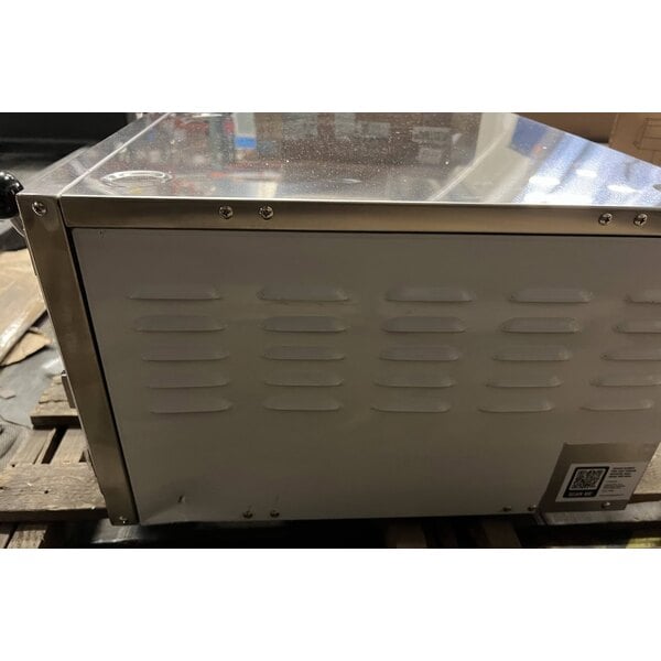 Scratch and Dent Avantco DPO-18-S Single Deck Countertop Pizza/Bakery Oven - 1700W, 120V