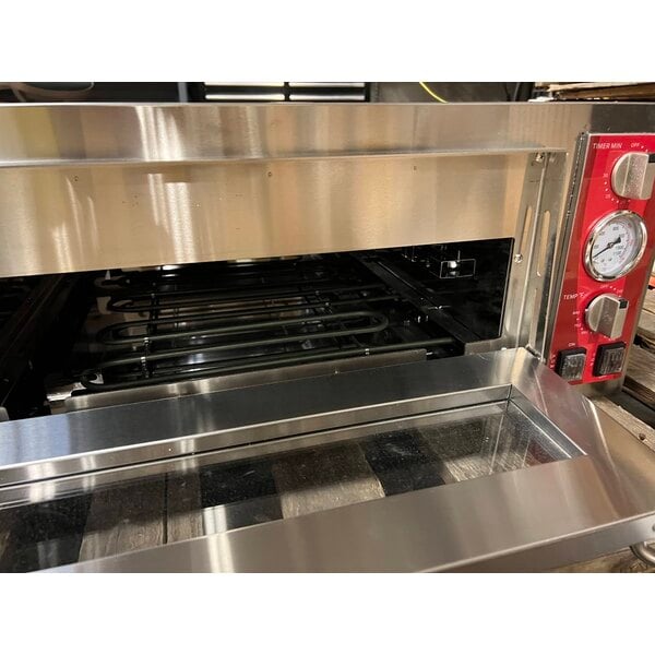 Scratch and Dent Avantco DPO-18-S Single Deck Countertop Pizza/Bakery Oven - 1700W, 120V
