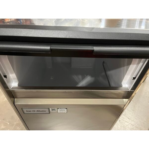 Scratch and Dent Ice-O-Matic UCG130A 18" Air Cooled Undercounter Gourmet Cube Ice Machine - 115V, 1 Phase, 121 lb.
