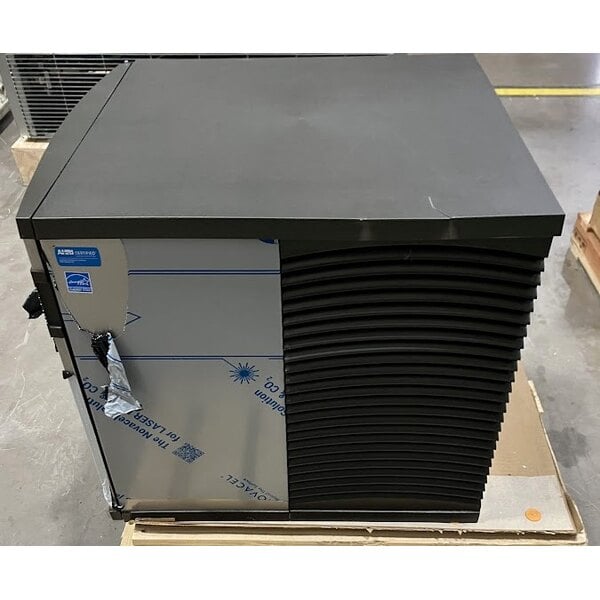 Scratch and Dent Manitowoc IYT-0420A Indigo NXT 22" Air Cooled Half Dice Ice Machine - 115V, 460 lb.