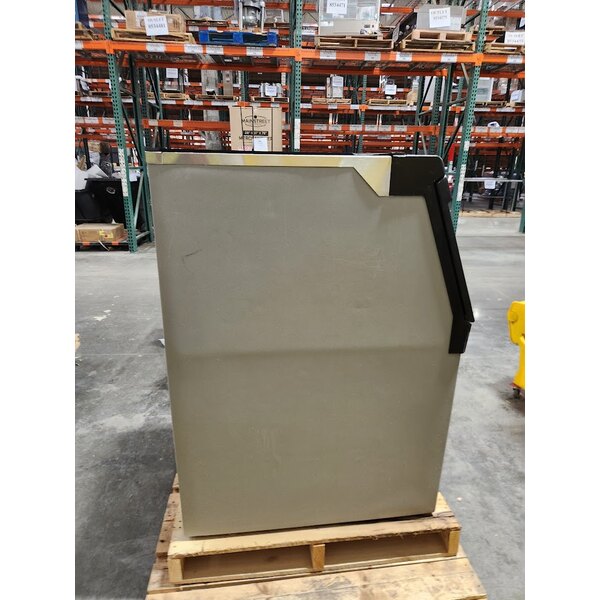 Scratch and Dent Avantco Ice BIN54030 30" Ice Storage Bin with Plastic Exterior - 536 lb.