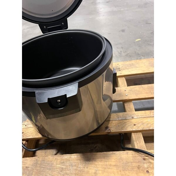 Scratch and Dent Proctor Silex 37560R 60 Cup (30 Cup Raw) Electric Rice Cooker / Warmer - 120V