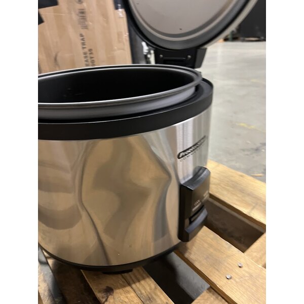 Scratch and Dent Proctor Silex 37560R 60 Cup (30 Cup Raw) Electric Rice Cooker / Warmer - 120V