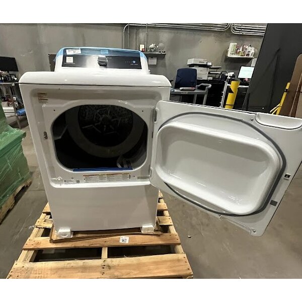 Scratch and Dent GE VTD52GASRWB 7.4 cu. ft. Front Load Gas-Powered Commercial Dryer - Free Use / App Payment