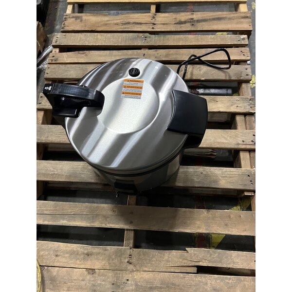 Scratch and Dent Proctor Silex 37560R 60 Cup (30 Cup Raw) Electric Rice Cooker / Warmer - 120V