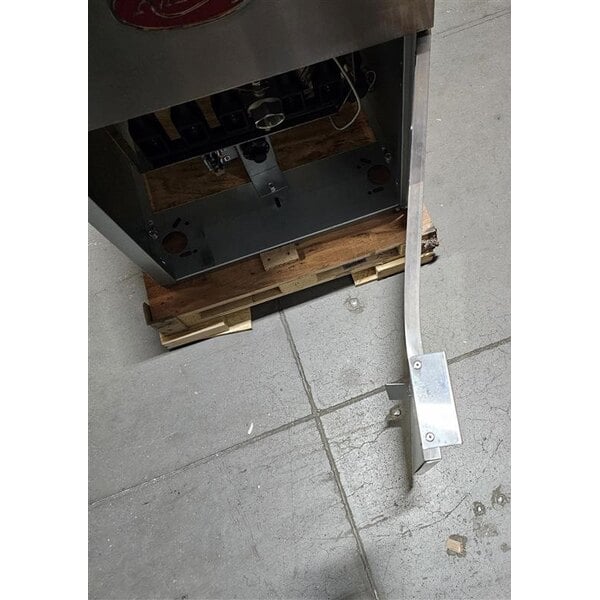 Scratch and Dent Avantco F5-ES-N 65-70 lb. Natural Gas Stainless Steel Floor Fryer - 100,000 BTU